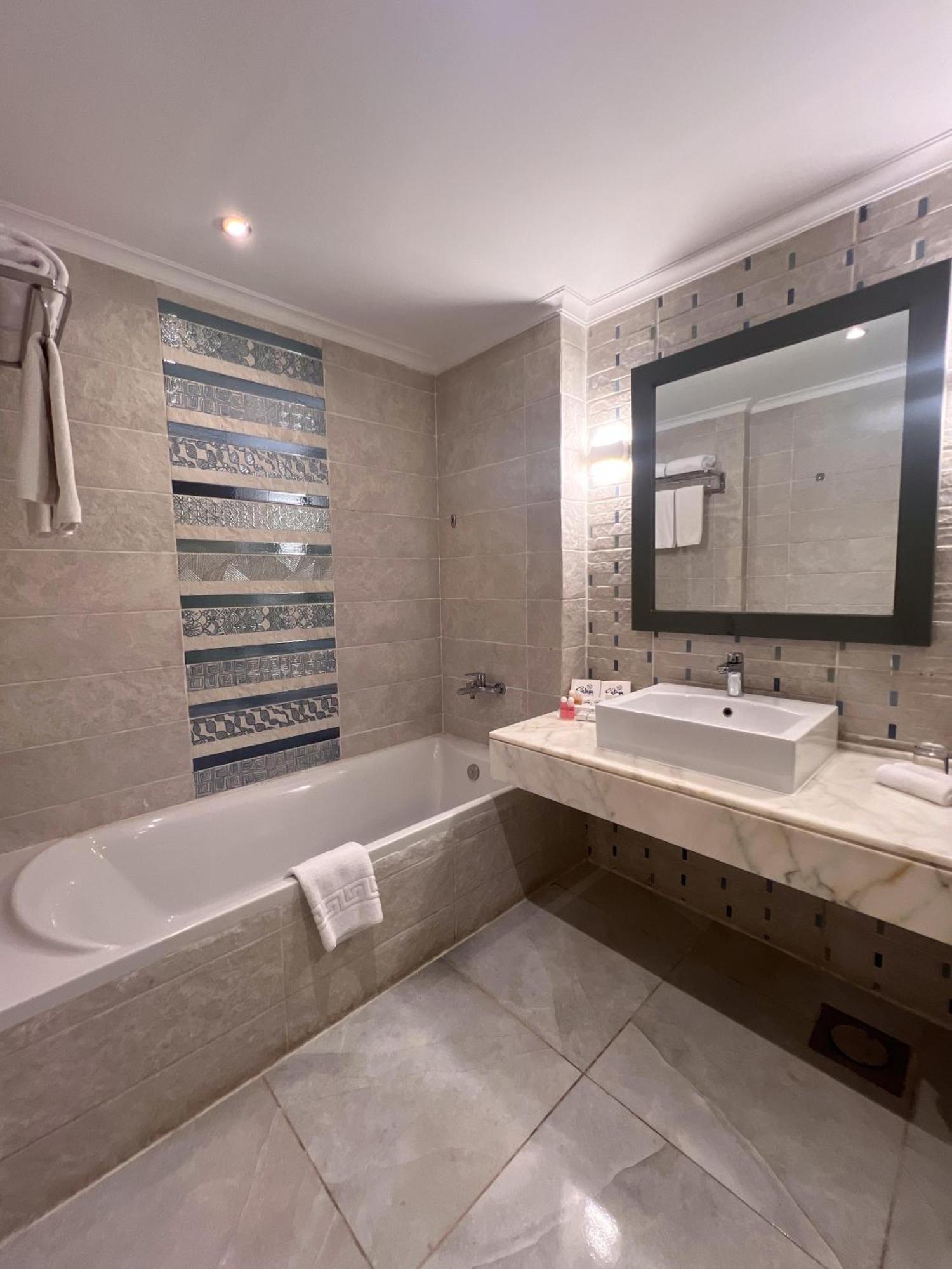 Signature Pool Suite Sea View,1628724922:JPEG